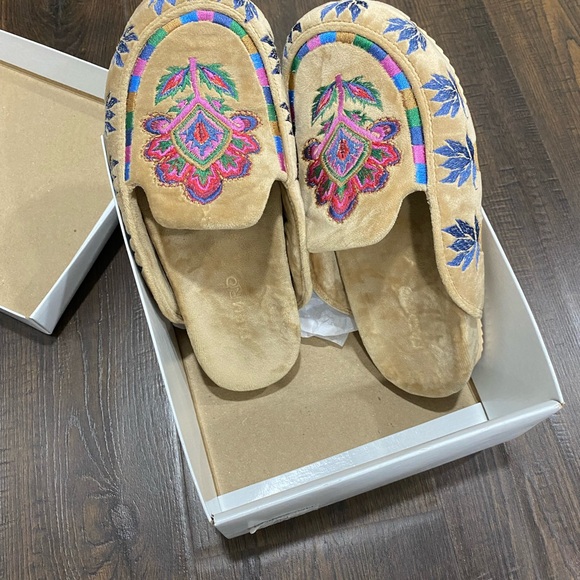 NEW Farm Rio Slippers - Picture 5 of 7